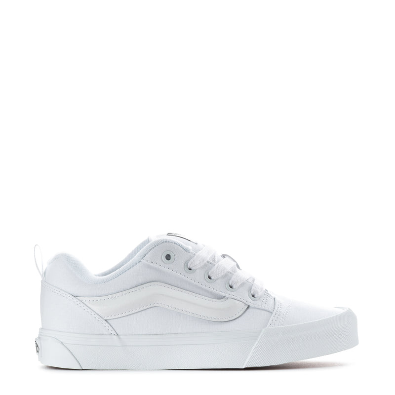 Youth white low-top sneaker with lace-up and side stripe
