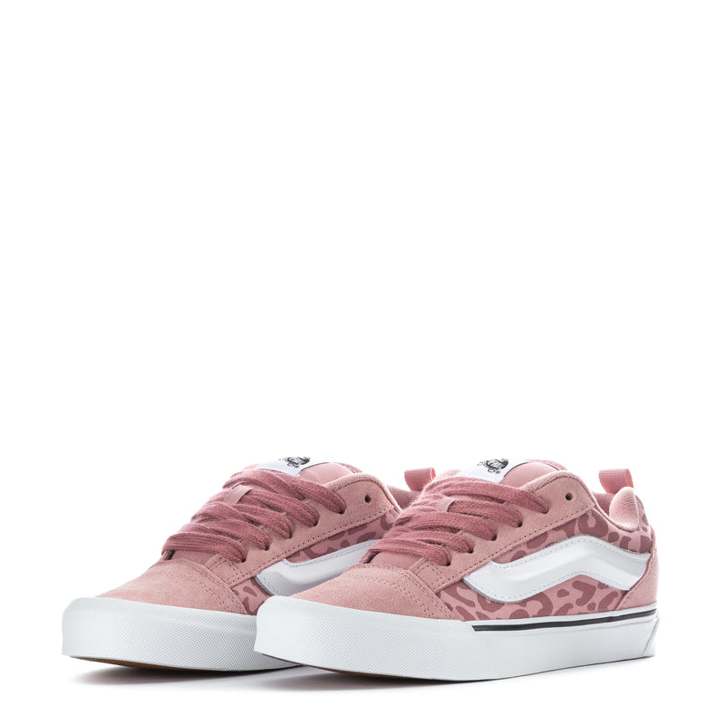 Youth pink leopard-print low-top sneakers with white stripe and rubber sole