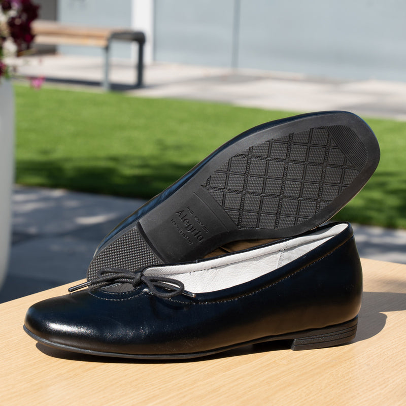 Leilah Black Gloss Shoe | Alegria Shoes