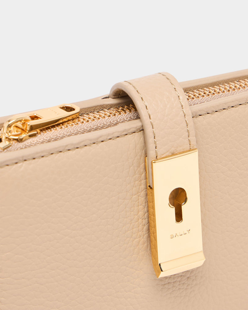 Lock Me Wallet In Light Beige Grained Leather
