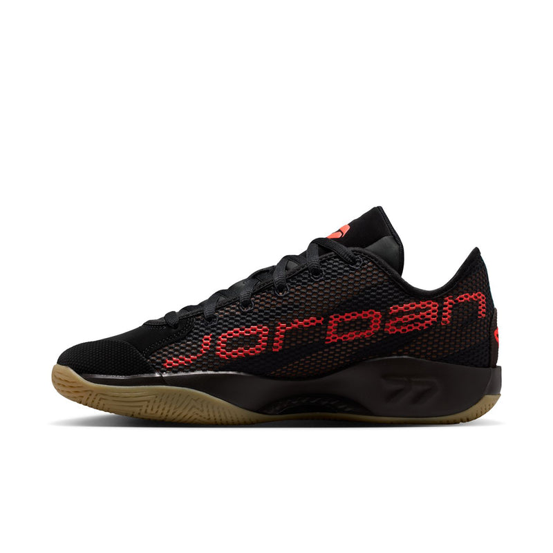 Men's basketball shoes with black upper, red “jaro77” lettering, and brown sole