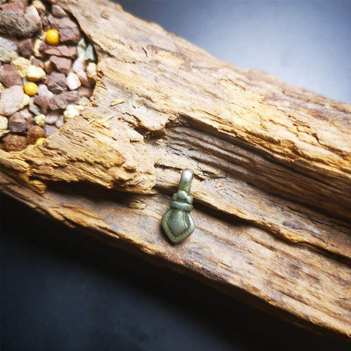 Mala Counter Clip - Tibetan Buddhist mala beads, close-up detail