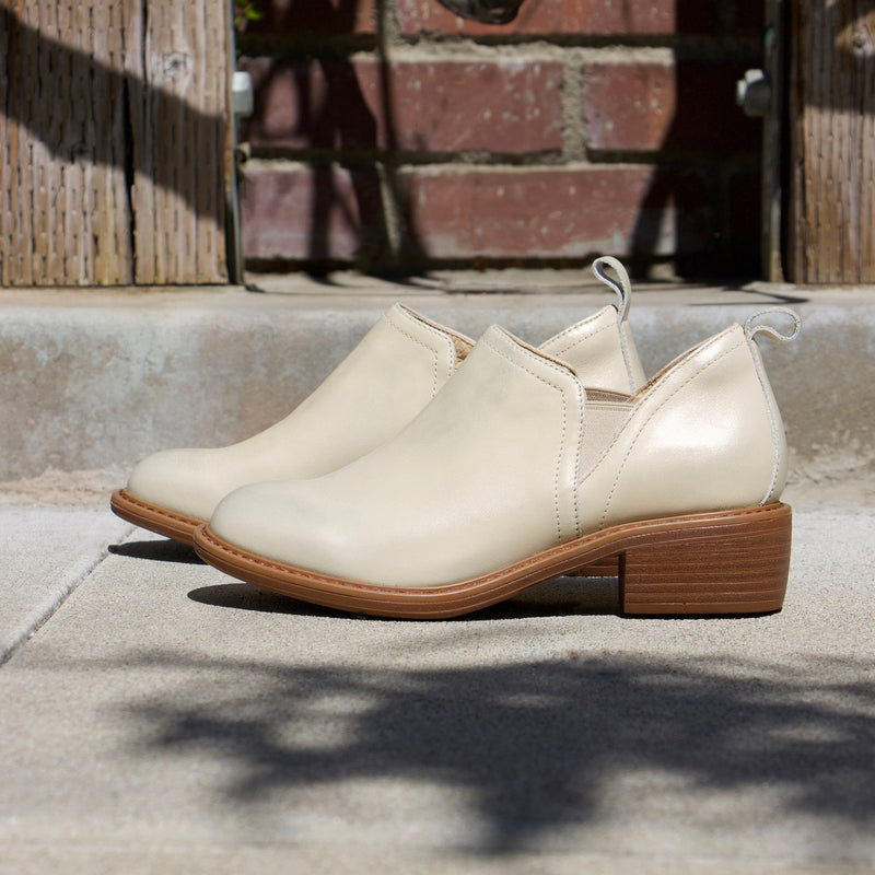 Merle Gold Cream Boot | Alegria Shoes