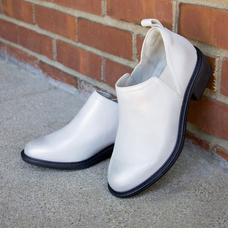 Merle Silver White Boot | Alegria Shoes