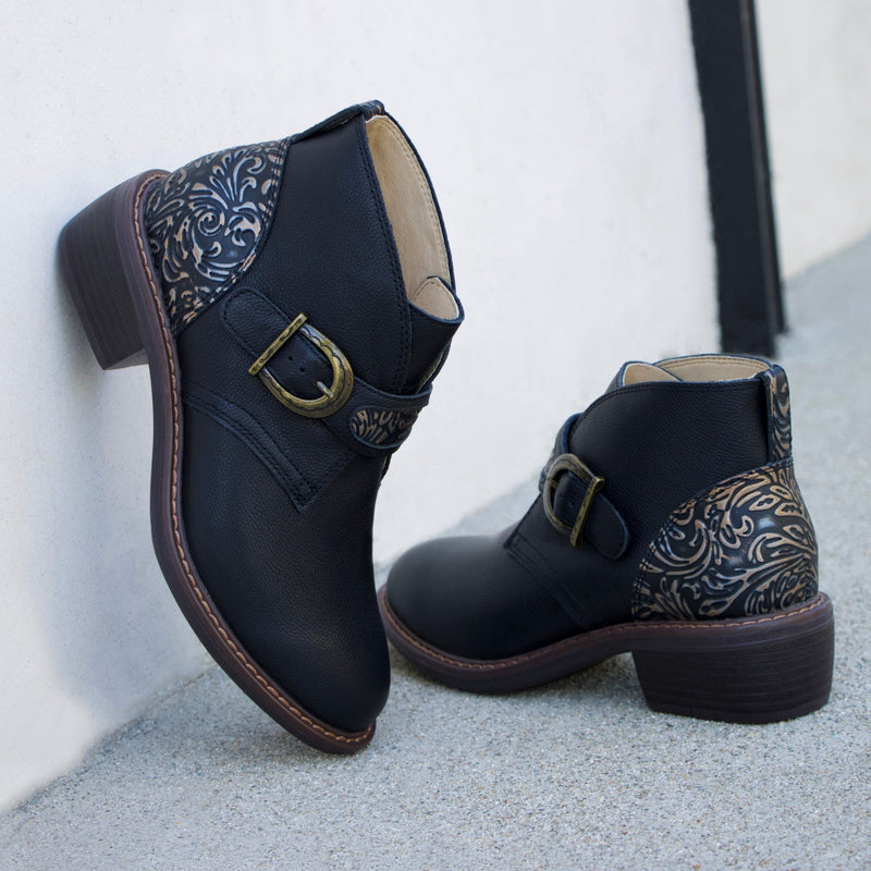 Mikki Showboat Boot | Alegria Shoes