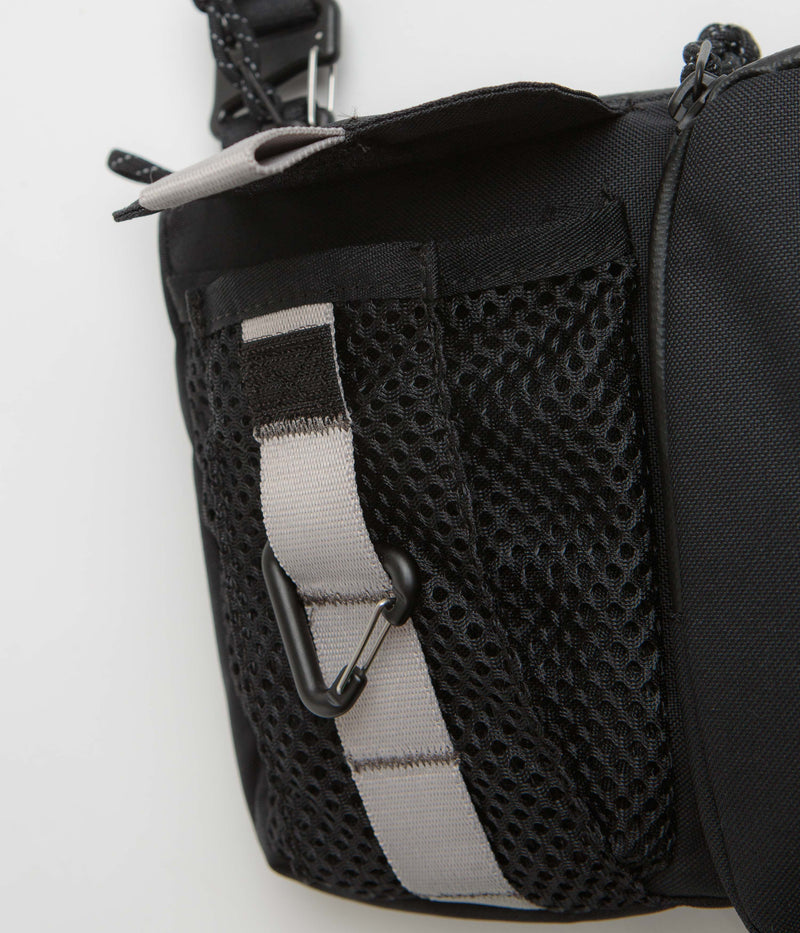 Nike ACG Daymax Crossbody Bag in Black and College Grey / College Grey