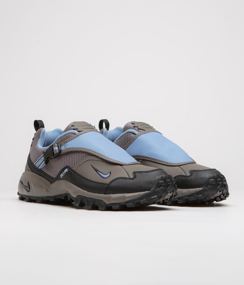 Nike ACG Phassad Shoes in Cave Stone and Aluminum and Cave Stone - Black