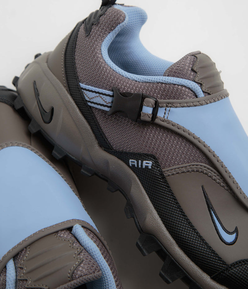 Nike ACG Phassad Shoes in Cave Stone and Aluminum and Cave Stone - Black