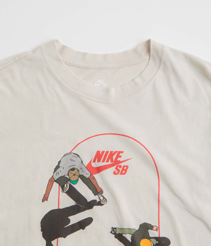 Nike SB Court T-Shirt in Light Bone