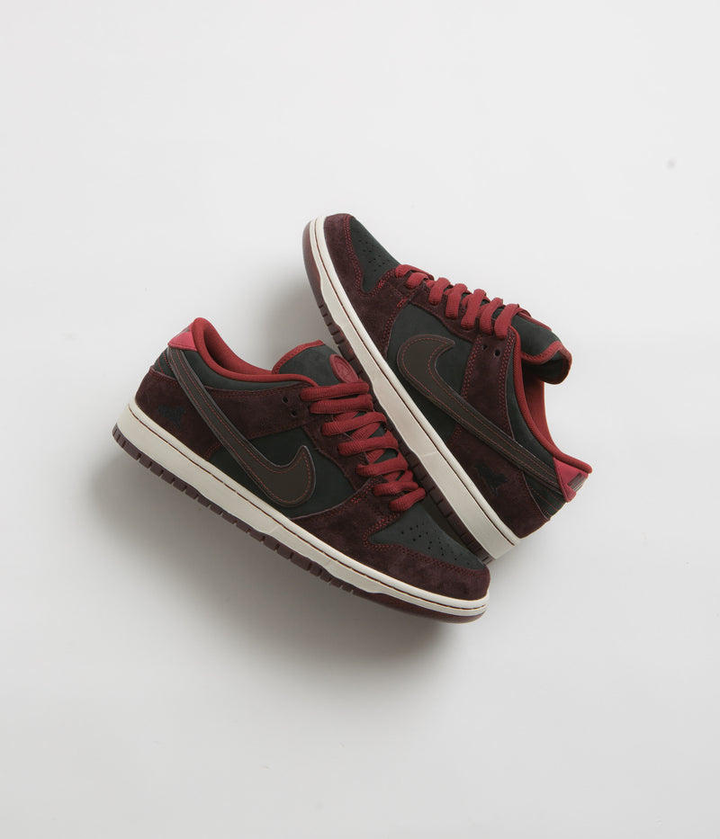 Nike SB x RIOT Skateshop Dunk Low Pro Shoes in Mahogany and Dark Beetroot and Team Red - Sail
