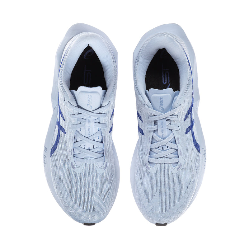 Light blue lace-up running shoes with breathable mesh upper and dark interior lining