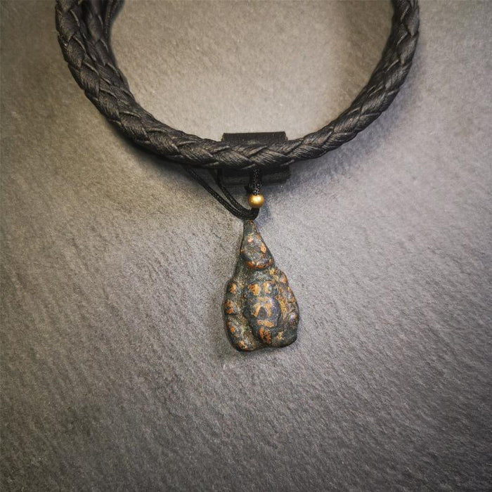 Old Scorpion Guru Amulet 0.95" - Tibetan Buddhist amulet, front view