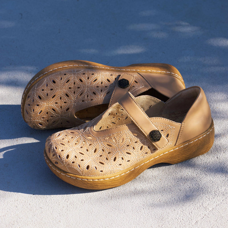 Opheliah Latte Breeze Shoe | Alegria Shoes