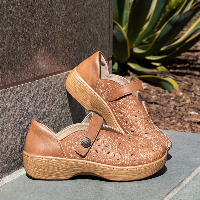 Opheliah Worn Cognac Breeze Shoe | Alegria Shoes