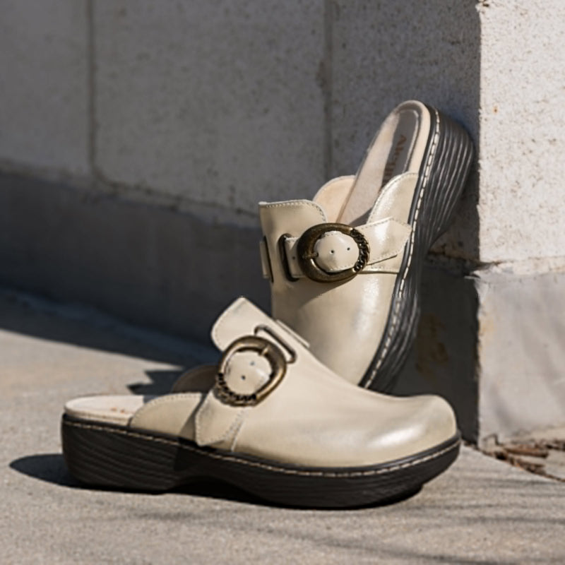 Osmosis Gold Cream Shoe | Alegria Shoes