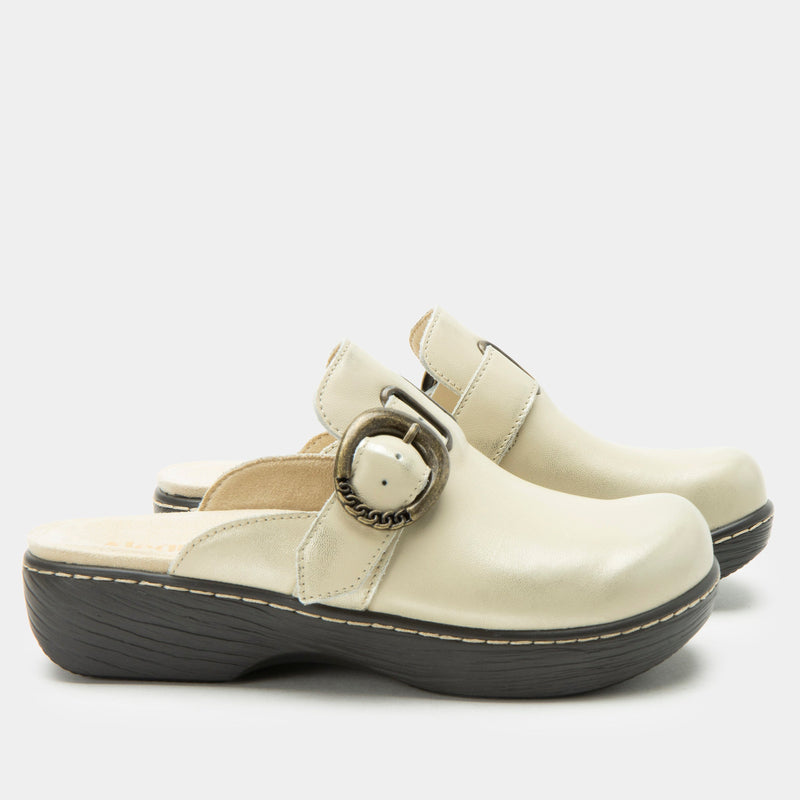 Osmosis Gold Cream Shoe | Alegria Shoes