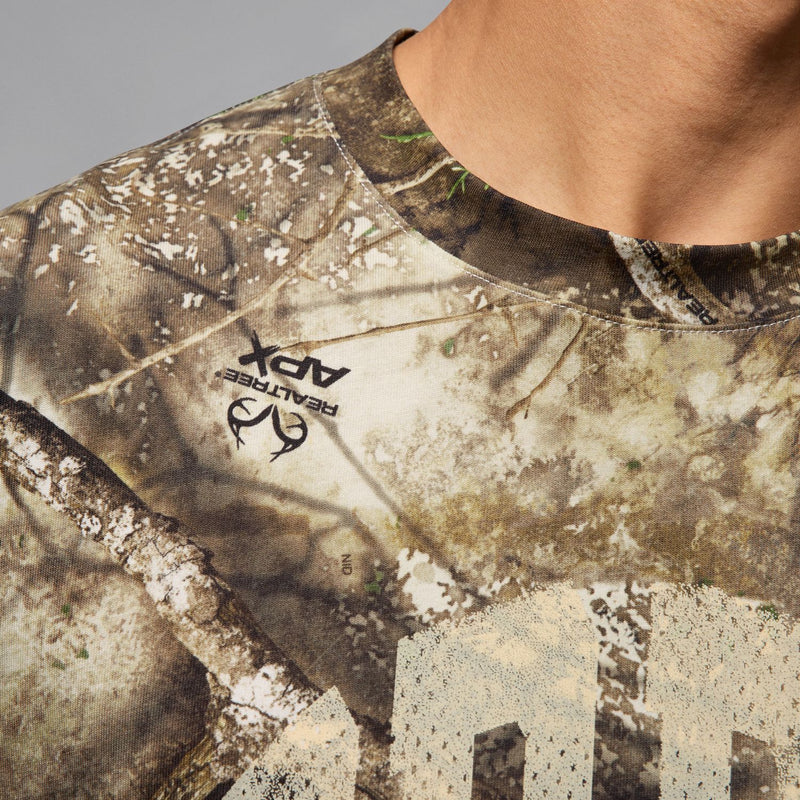 Crew-neck tee collar with camo print and small printed symbols