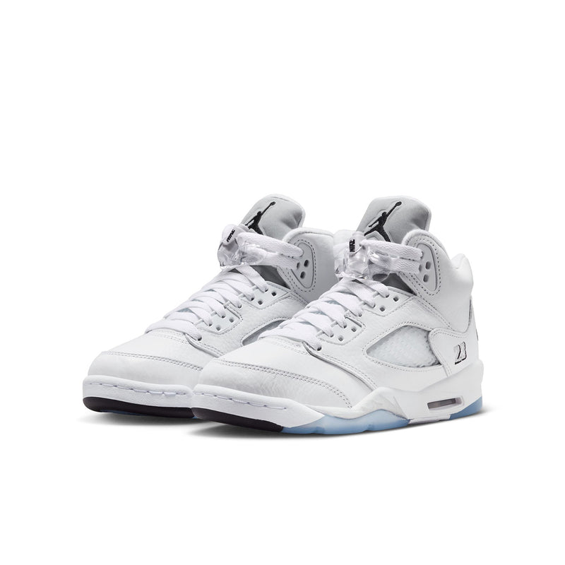 Youth basketball sneakers, white leather, lace-up, grey details, light blue outsole