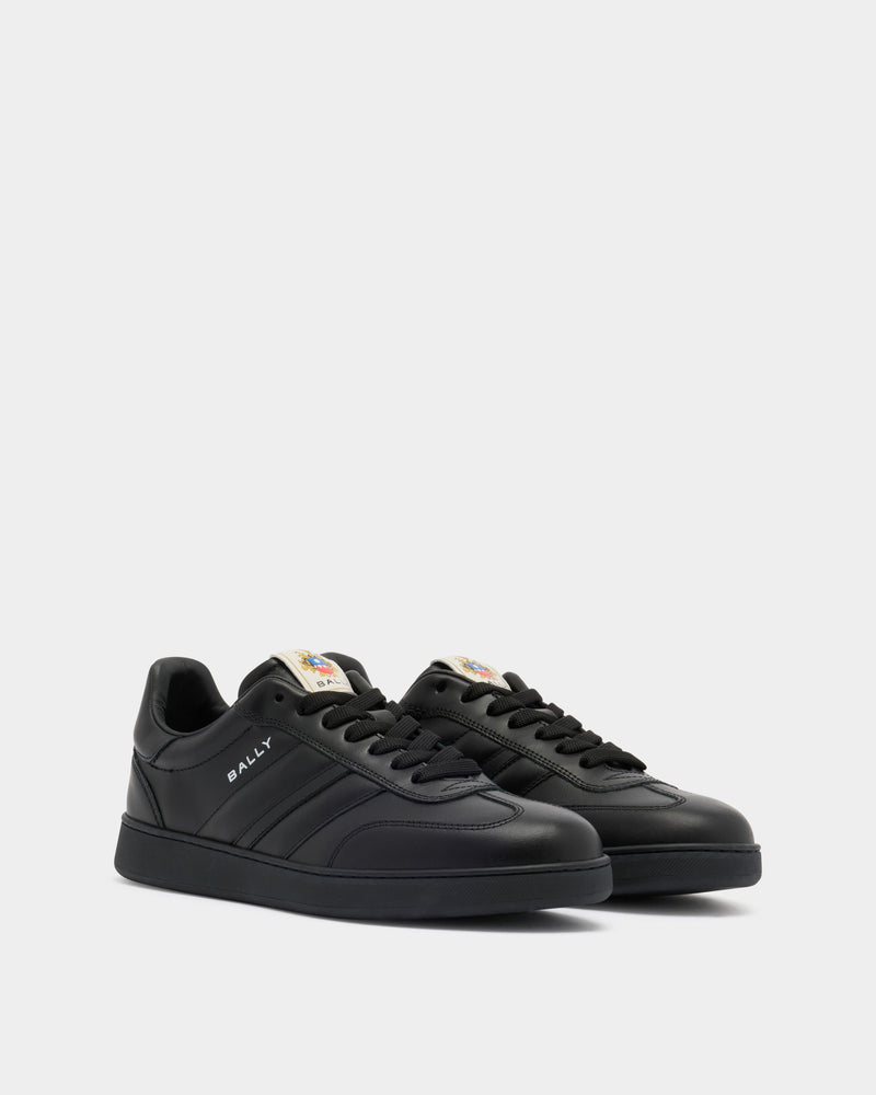 Retro Crest Sneaker in Black Leather