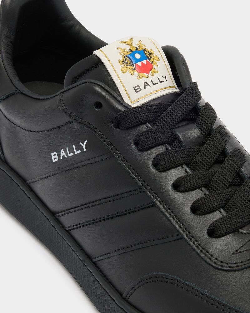 Retro Crest Sneaker in Black Leather