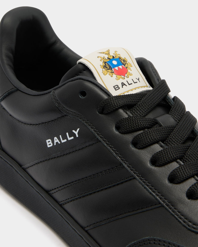 Retro Crest Sneaker in Black Leather