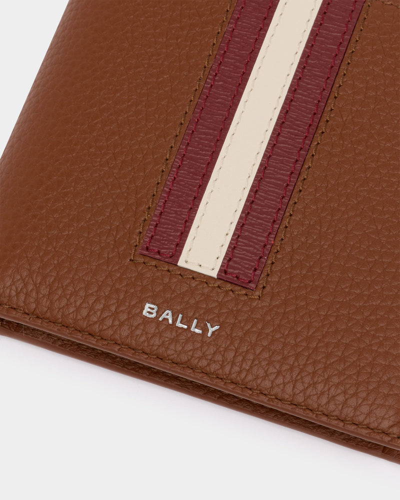 Ribbon Wallet in Amber Brown Grained Leather