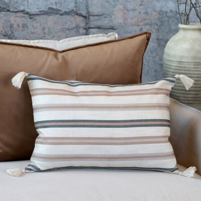 Rustic stipes tasseled cushion