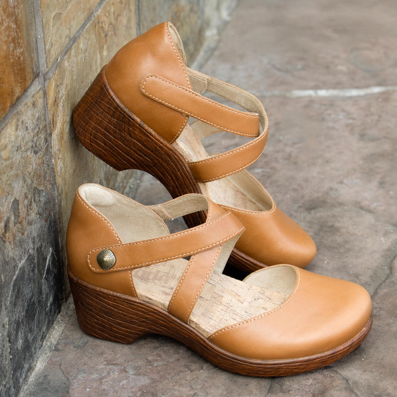 Savina Latte Shoe | Alegria Shoes