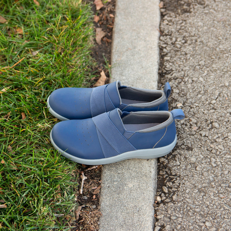 Savvie Navy Shoe | Alegria Shoes