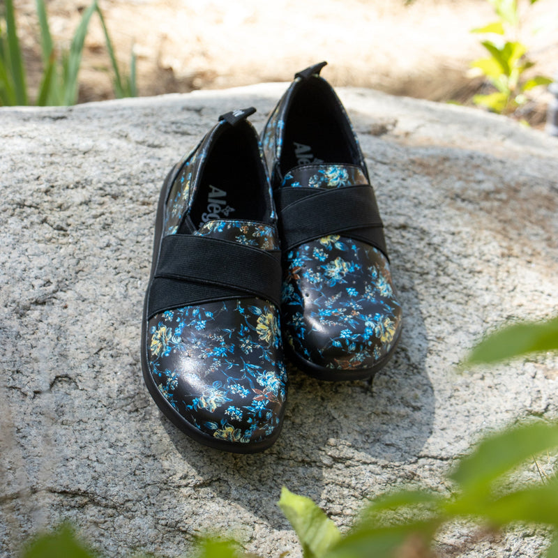 Savvie Passionate professional shoe with lightweight responsive outsole. SAV-7533_S2