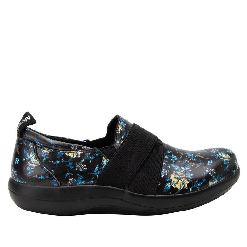 Savvie Passionate professional shoe with lightweight responsive outsole. SAV-7533_S3