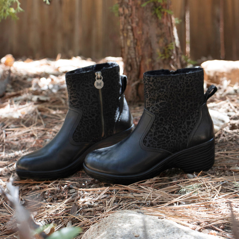 Scarlett Black Boot | Alegria Shoes