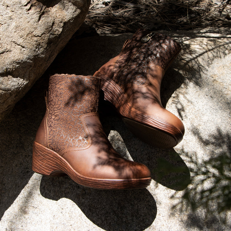 Scarlett Tawny Boot | Alegria Shoes
