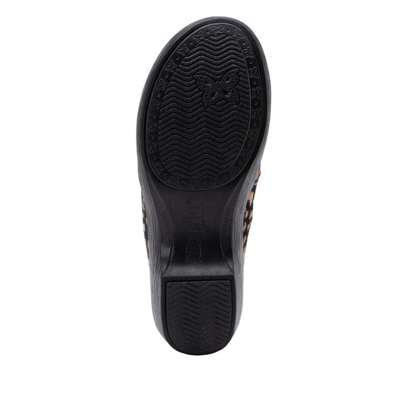 Sereniti Luxe Tundra clog on a wood look wedge outsole - SER-7605_S5