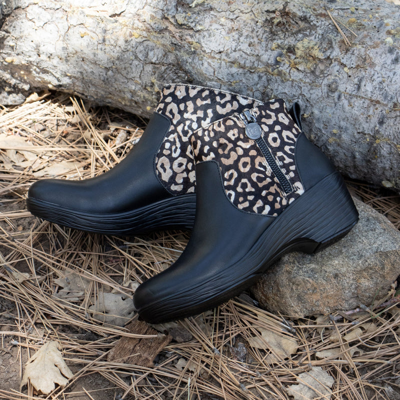 Serina Tundra Boot | Alegria Shoes