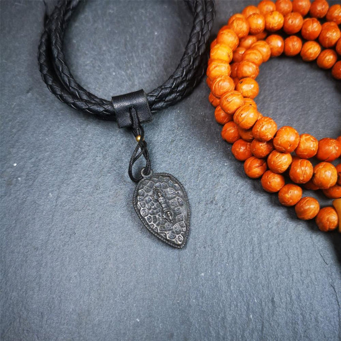 Skull Vajra Amulet 1.2" - Tibetan Buddhist amulet, detailed view