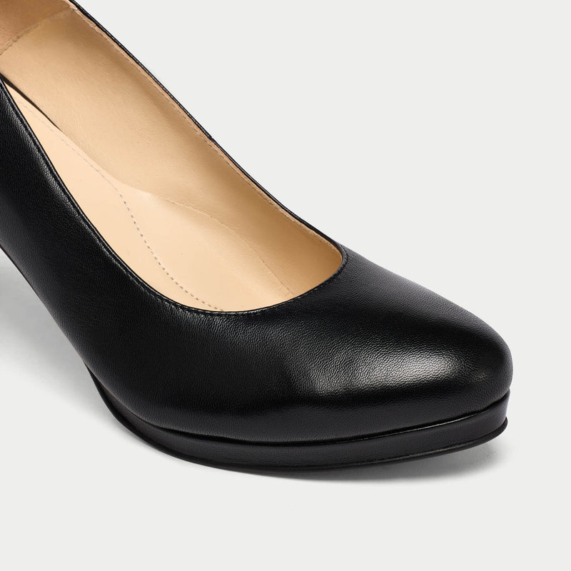 Sophia black leather heel tip close up
