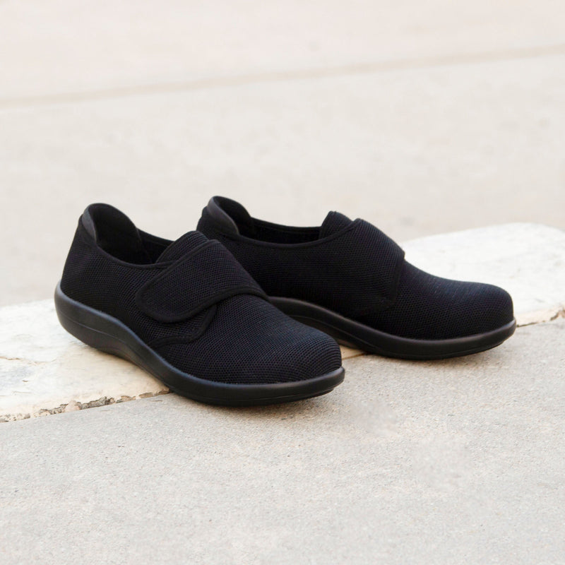 Spright Black Shoe | Alegria Shoes