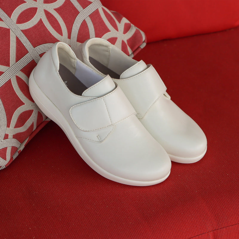 Spright True White Shoe | Alegria Shoes