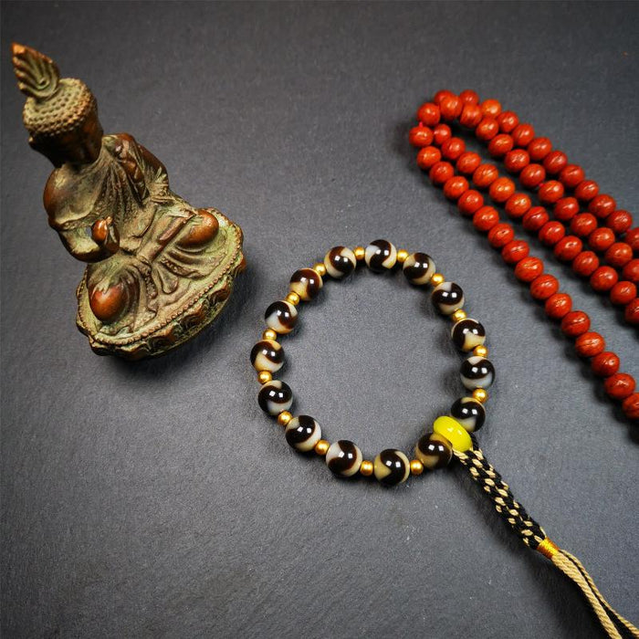 Tiger Tooth Dzi Bead Bracelet 0.4" / 8.7" - Tibetan Buddhist bead necklace, detailed view