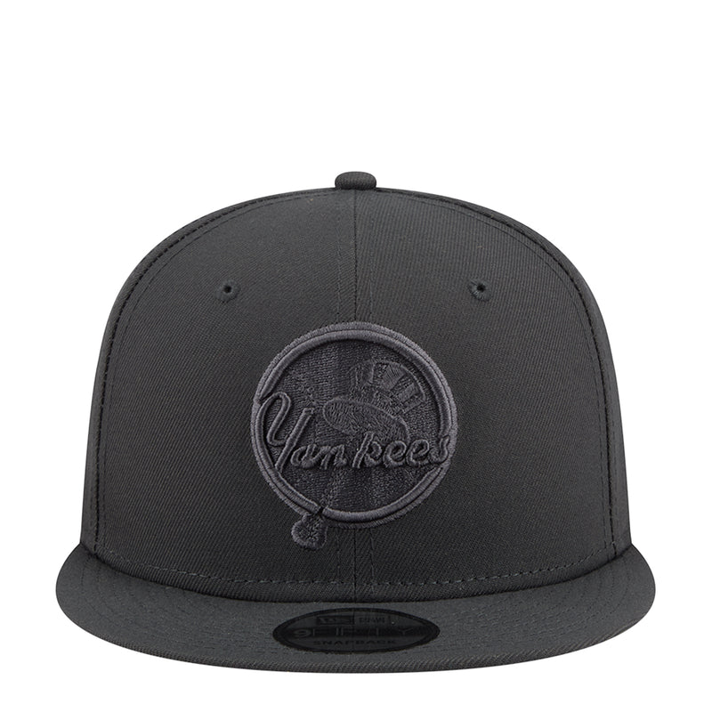 Dark charcoal Yankees logo snapback cap with tonal embroidery