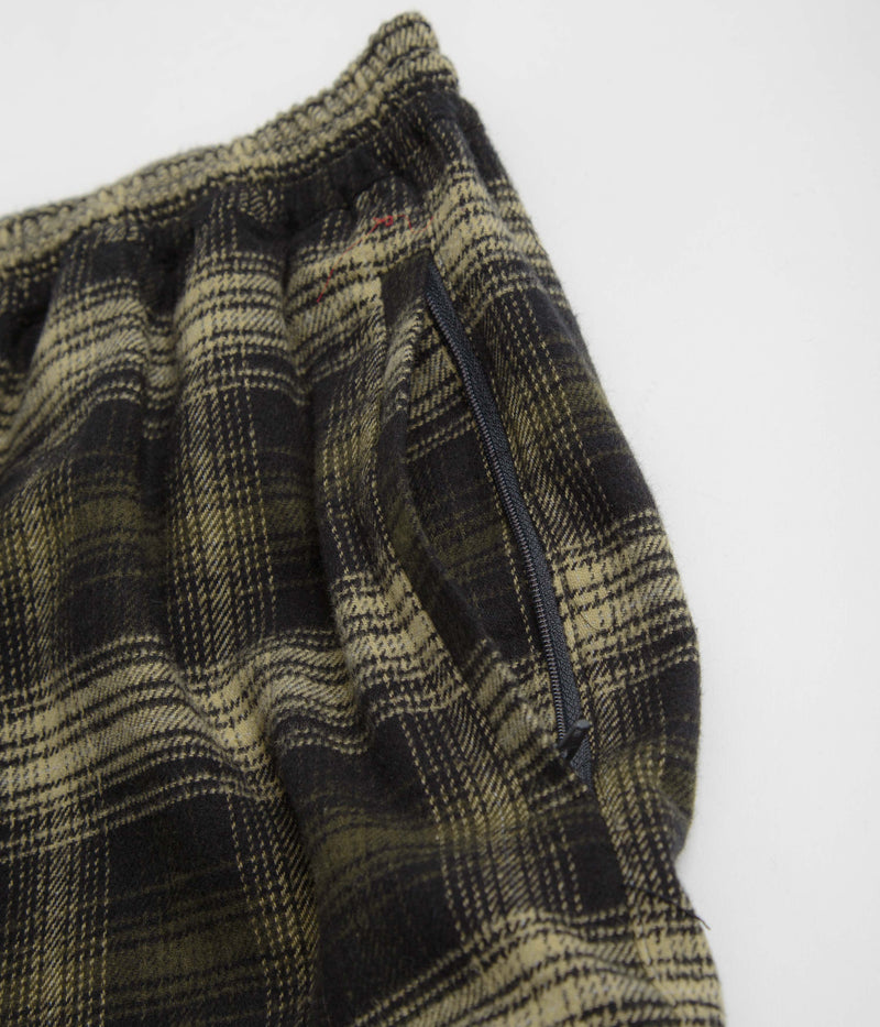 Yardsale Shoreline Plaid Shorts in Black and Grey